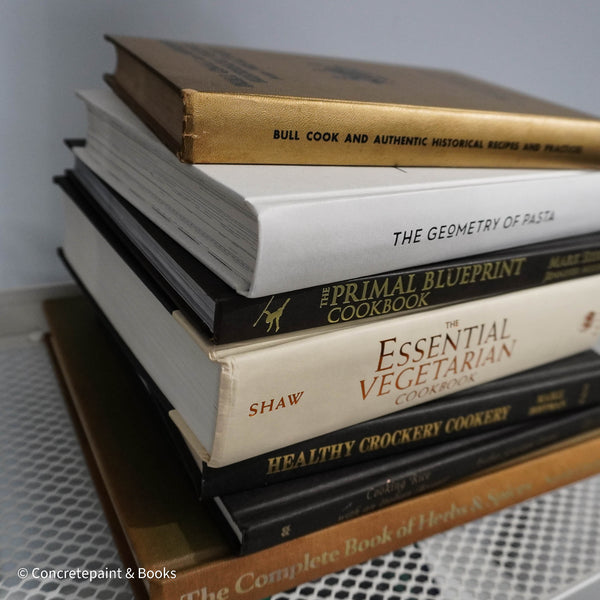 Neutral, Gold & Black Kitchen Décor 7